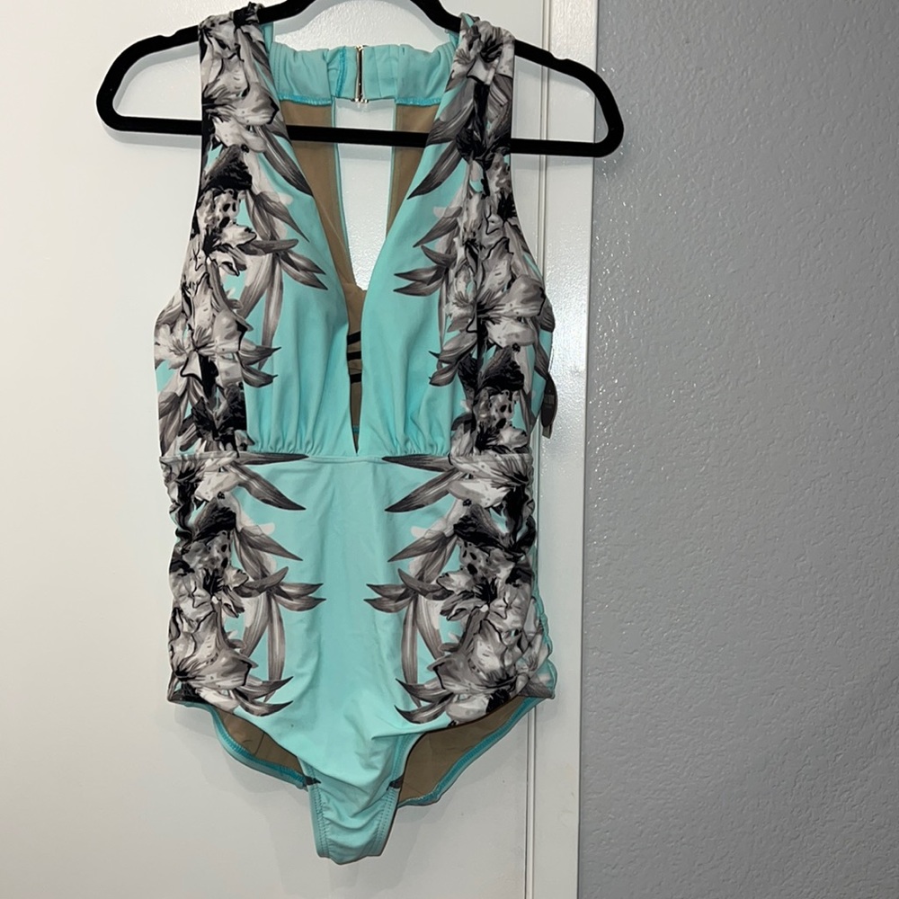 Cacique BNWT size:14
